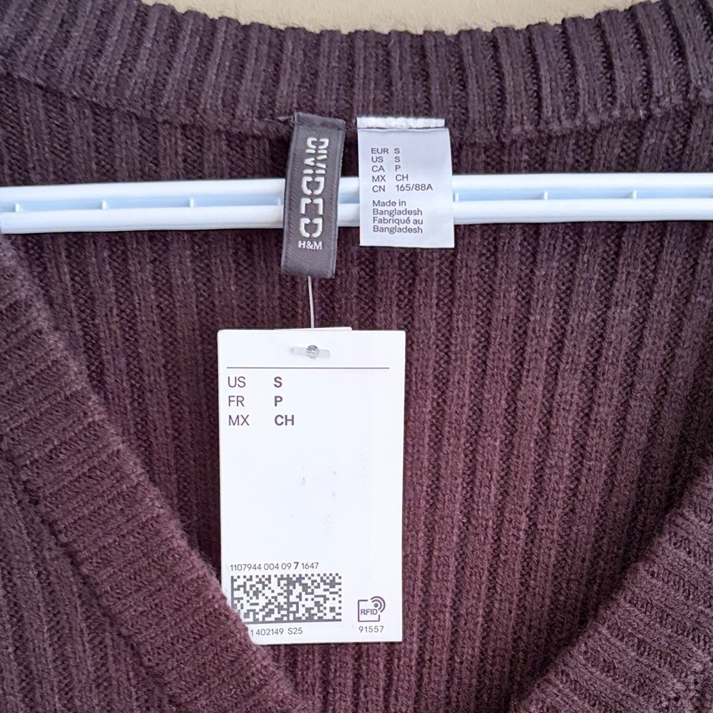 H&M Black Ribbed V-Neck Cropped Cardigan size small - Picture 5 of 8